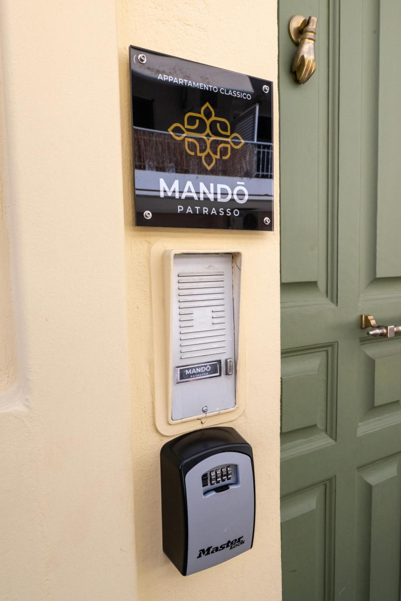 Mando Patrasso - Classical Apartment In The Center Of Patras With Free Parking Bagian luar foto
