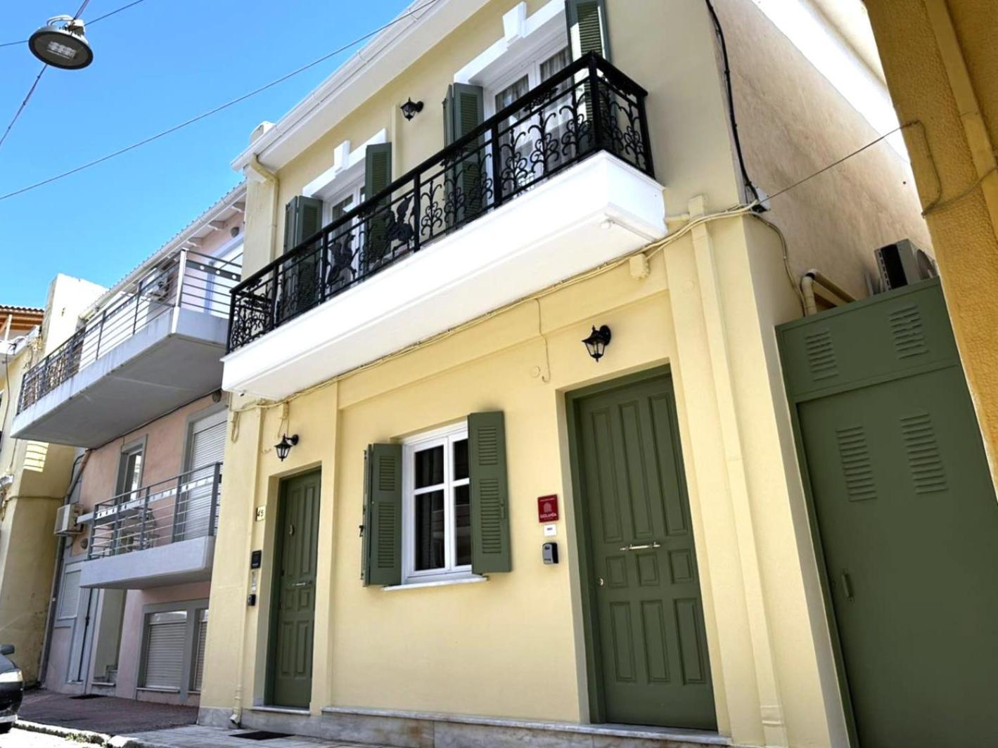 Mando Patrasso - Classical Apartment In The Center Of Patras With Free Parking Bagian luar foto